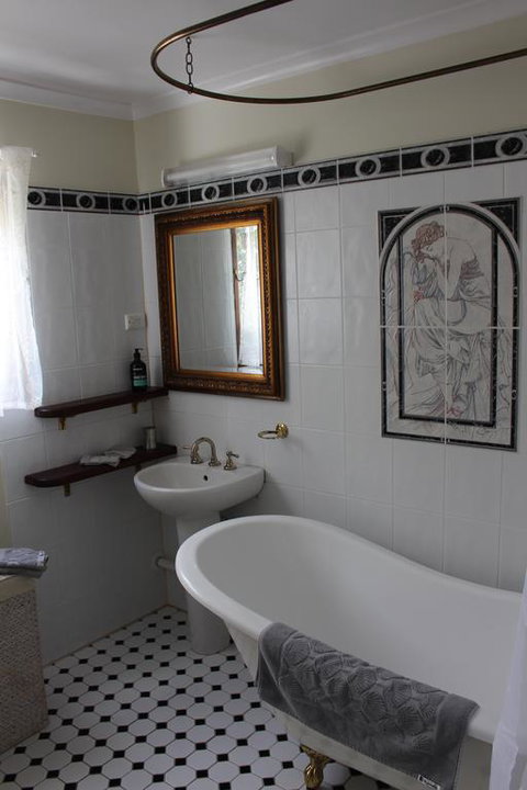 Dancing Waters Cottage - Accommodation Sunshine Coast 3
