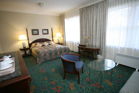 Darcy's Hotel - Accommodation Sunshine Coast 1