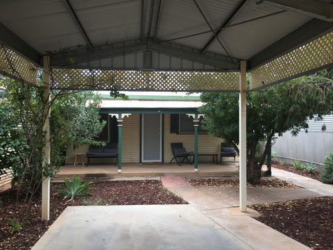 Desert Flower Cottages On Wolfram St - Accommodation Sunshine Coast 2