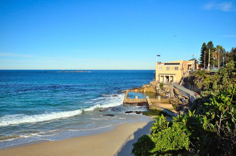 Dive Hotel - Accommodation Sunshine Coast 0