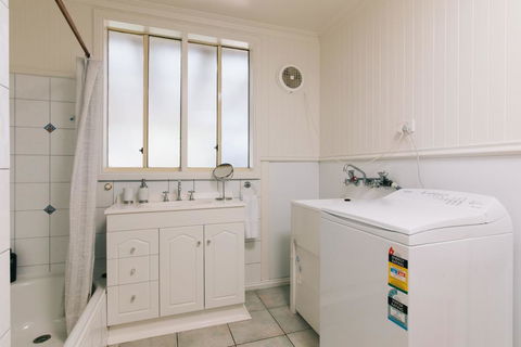 DOVESTONES BY THE SEA - INVERLOCH - Accommodation Sunshine Coast 2