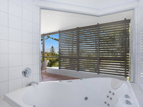 EAST COAST ESCAPES - Lighthouse Studio - Accommodation Sunshine Coast 2