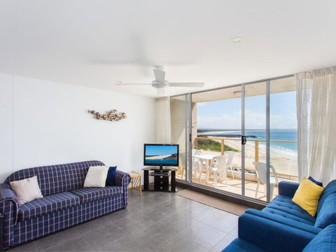Ebbtide 22 - Accommodation Sunshine Coast 1