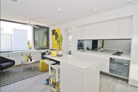 EIGHT TWO NINE TWO V: BONDI BEACH - Accommodation Sunshine Coast 0