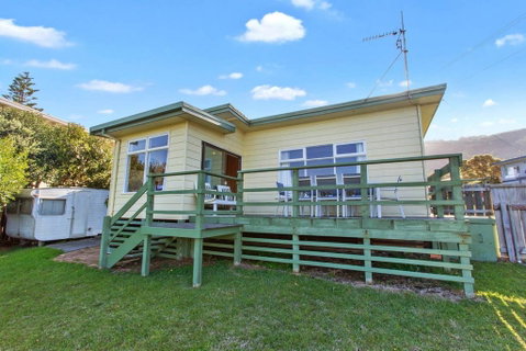 EIGHTY STEPS - Walk To The Ocean Edge - Accommodation Sunshine Coast 2