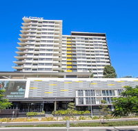 Elite elegance 2BRHamilton APT with Parking - Accommodation Sunshine Coast
