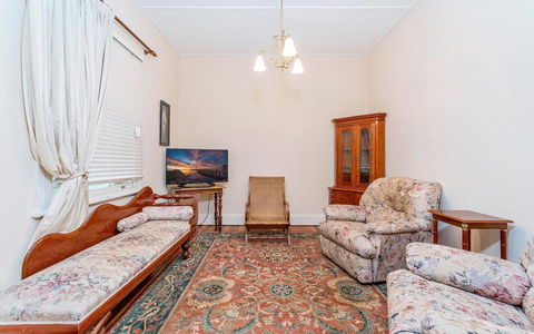 Eliza 1875 Red Brick Duplex Townhouse - Accommodation Sunshine Coast 2