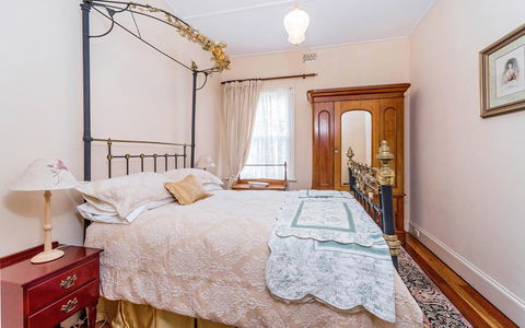 Eliza 1875 Red Brick Duplex Townhouse - Accommodation Sunshine Coast 3