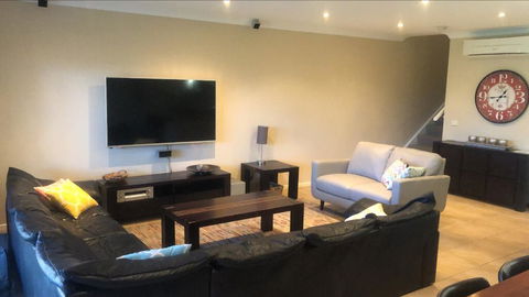 ELSINOR Townhouse 2 - Accommodation Sunshine Coast 2