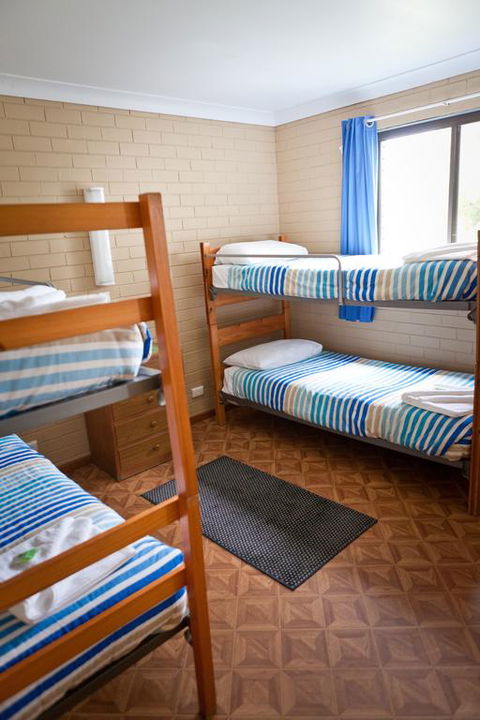Emu Beach Chalets - Accommodation Sunshine Coast 3