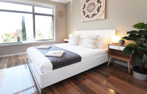 EROS City Fringe - Wifi, Wine, Netflix, Pets OK And Park Views! - Accommodation Sunshine Coast 0
