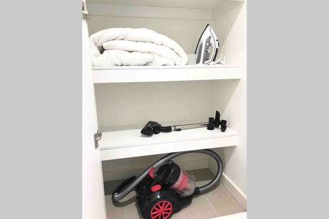 ESQ Astonishing 3BD Apartment 1 Min From Train Station - Accommodation Sunshine Coast 3