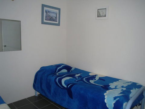 Fabulous Location - Ground Floor Waterfront Unit! Clearview Apartments - Accommodation Sunshine Coast 1
