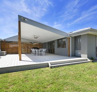Fairway Views Pet Friendly house with WiFi AC Heating walk to beach - Accommodation Sunshine Coast