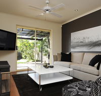 Feathers Serviced Townhouse - Accommodation Sunshine Coast