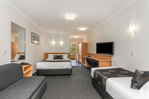 Flag Motor Lodge - Accommodation Sunshine Coast 3