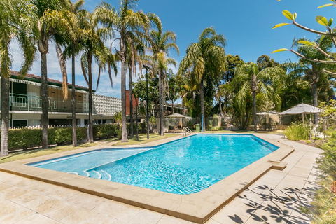 Flag Motor Lodge - Accommodation Sunshine Coast 2