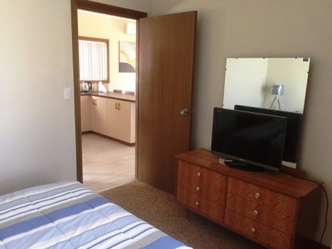 Flat 2, 42 McMillan Rd - Accommodation Sunshine Coast 1