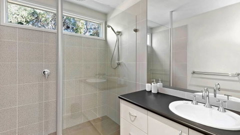 FLORENCE HOUSE Sundrenched Luxury With Pool & Deck - Accommodation Sunshine Coast 1