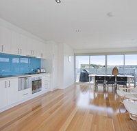 Four Kings Apartment - Deluxe 2br 3 - Accommodation Sunshine Coast