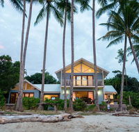 Frangipani Beach House - Newell Beach - Accommodation Sunshine Coast