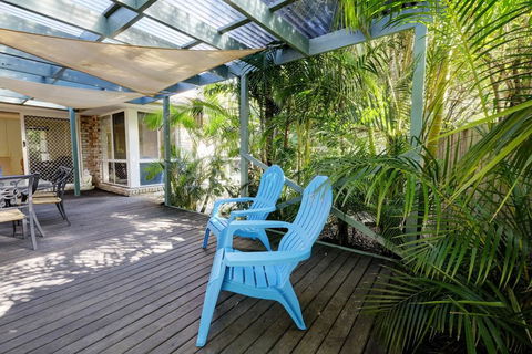 FRANGIPANI BEACH HOUSE - PET FRIENDLY 22 Belbourie Cres Boomerang Beach - Accommodation Sunshine Coast 3