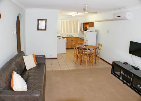 Geraldton Holiday Unit - Accommodation Sunshine Coast 3