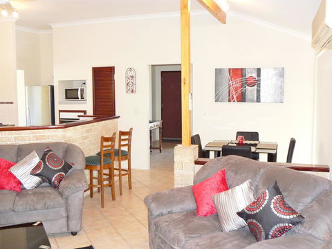 Geraldton Luxury Retreat 2 - Accommodation Sunshine Coast 1