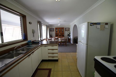 Gerry's Waterfront - Accommodation Sunshine Coast 3