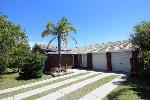 Gerry's Waterfront - Accommodation Sunshine Coast 0