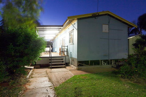 Getaway Villas Unit 3 - 3 Bedroom Self-Contained Villa With A Deck - Accommodation Sunshine Coast 0