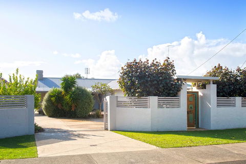 GIFFORD HOUSE - Accommodation Sunshine Coast 1