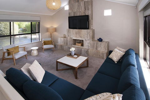 GIFFORD HOUSE - Accommodation Sunshine Coast 2