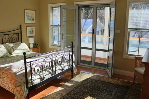 Glenburn House - Accommodation Sunshine Coast 2