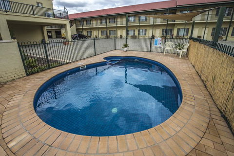 Golden Guitar Motor Inn - Accommodation Sunshine Coast 3
