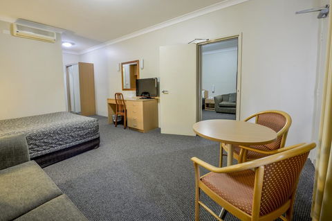 Golden Guitar Motor Inn - Accommodation Sunshine Coast 0