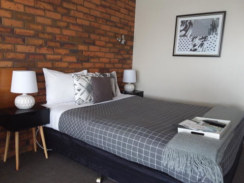 Golden Palms Motel - Accommodation Sunshine Coast 2