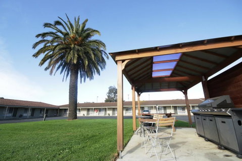 Golden Palms Motel - Accommodation Sunshine Coast 0