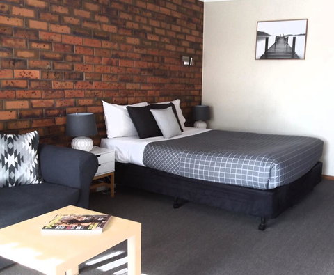 Golden Palms Motel - Accommodation Sunshine Coast 1