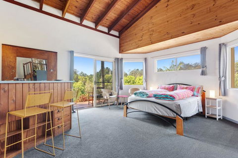 Gorgeous Mediterranean-style Hinterland Home - Accommodation Sunshine Coast 1