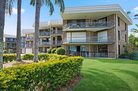 Great Location Close To Waterfront, Shops, Restaurants And Cafes. - Accommodation Sunshine Coast 0