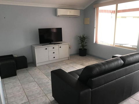 Guesthouse On Dolphin - Accommodation Sunshine Coast 0