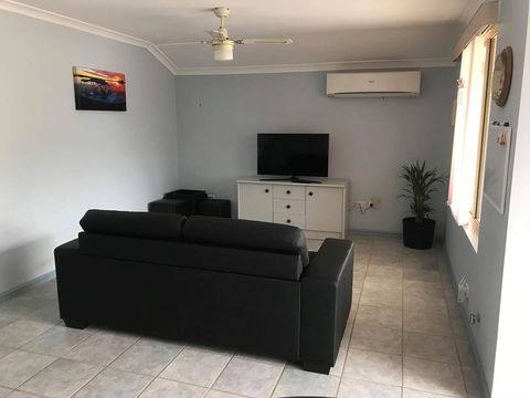 Guesthouse On Dolphin - Accommodation Sunshine Coast 2