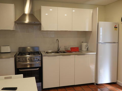 Guesthouse With Pool & BBQ - 10 Kms From CBD - Accommodation Sunshine Coast 1