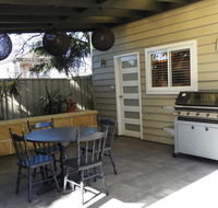 Guesthouse with Pool  BBQ - 10 kms from CBD - Accommodation Sunshine Coast