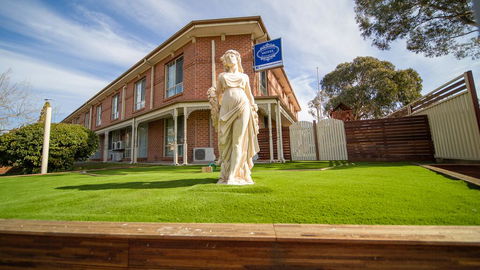 Hamilton's Queanbeyan Motel - Accommodation Sunshine Coast 0