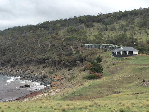 Hamptons On The Bay - Accommodation Sunshine Coast 0