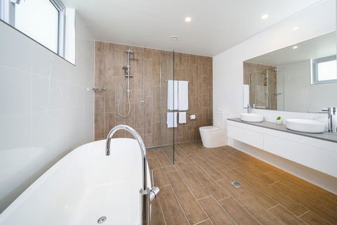 Harbour Cove - Accommodation Sunshine Coast 2