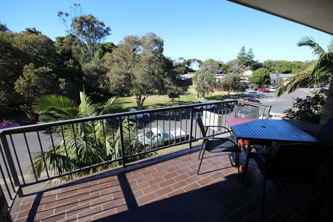 Hawaiian Gardens - Unit 3 - Accommodation Sunshine Coast 3