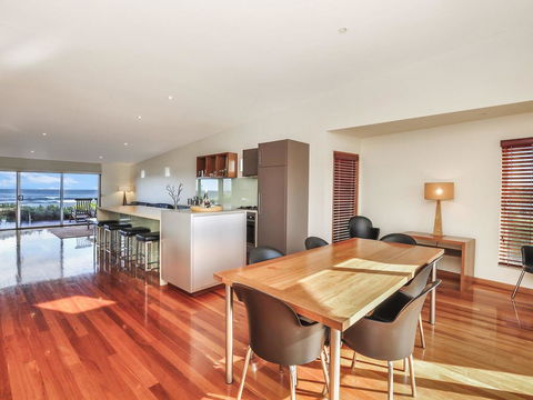 HEARN'S BEACHSIDE VILLA 7 - Accommodation Sunshine Coast 2